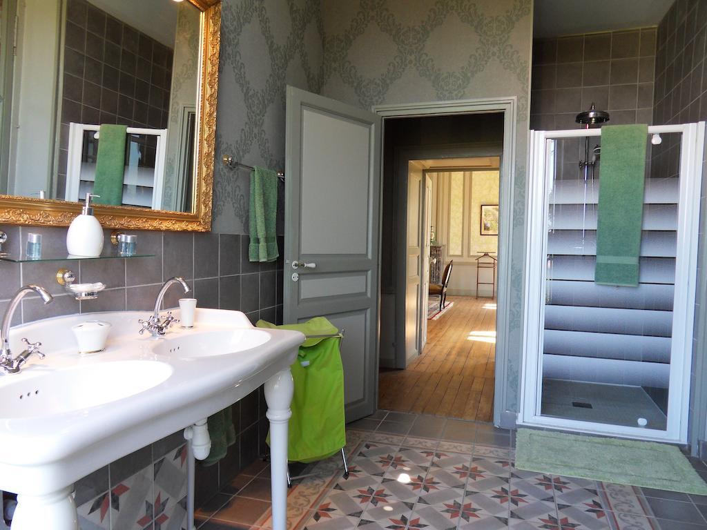Chateau De Clermont-Saves Bed & Breakfast ลีส์-ชูร์แด็ง ภายนอก รูปภาพ