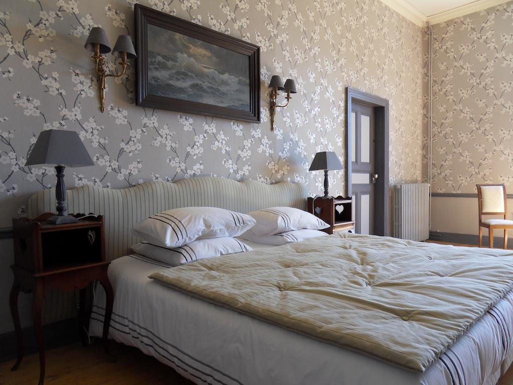 Chateau De Clermont-Saves Bed & Breakfast ลีส์-ชูร์แด็ง ห้อง รูปภาพ