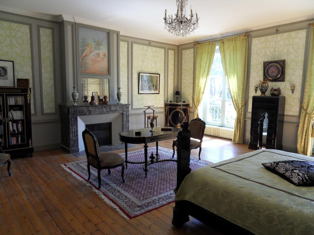 Chateau De Clermont-Saves Bed & Breakfast ลีส์-ชูร์แด็ง ห้อง รูปภาพ