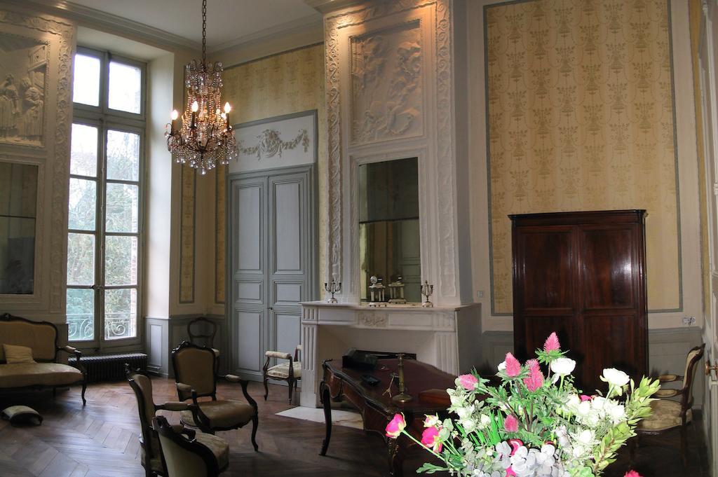 Chateau De Clermont-Saves Bed & Breakfast ลีส์-ชูร์แด็ง ภายนอก รูปภาพ