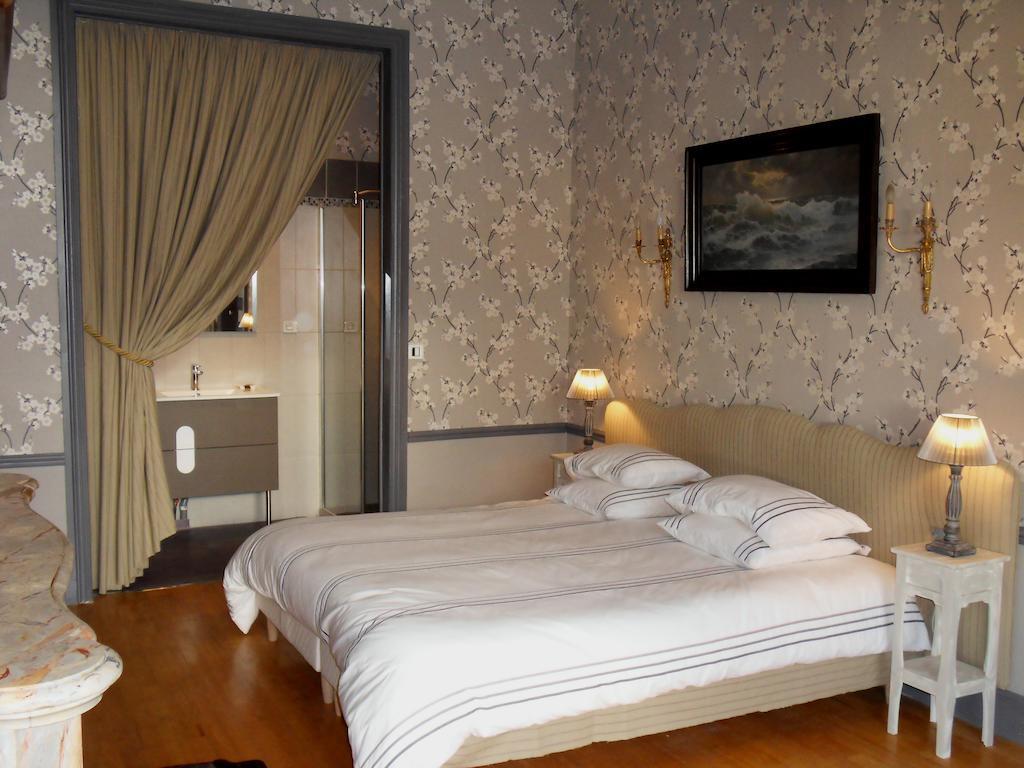 Chateau De Clermont-Saves Bed & Breakfast ลีส์-ชูร์แด็ง ห้อง รูปภาพ